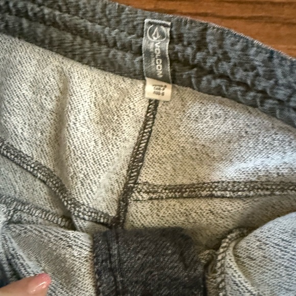 Volcom Charcoal Knit Shorts for men size Small with tie waist - Picture 4 of 9